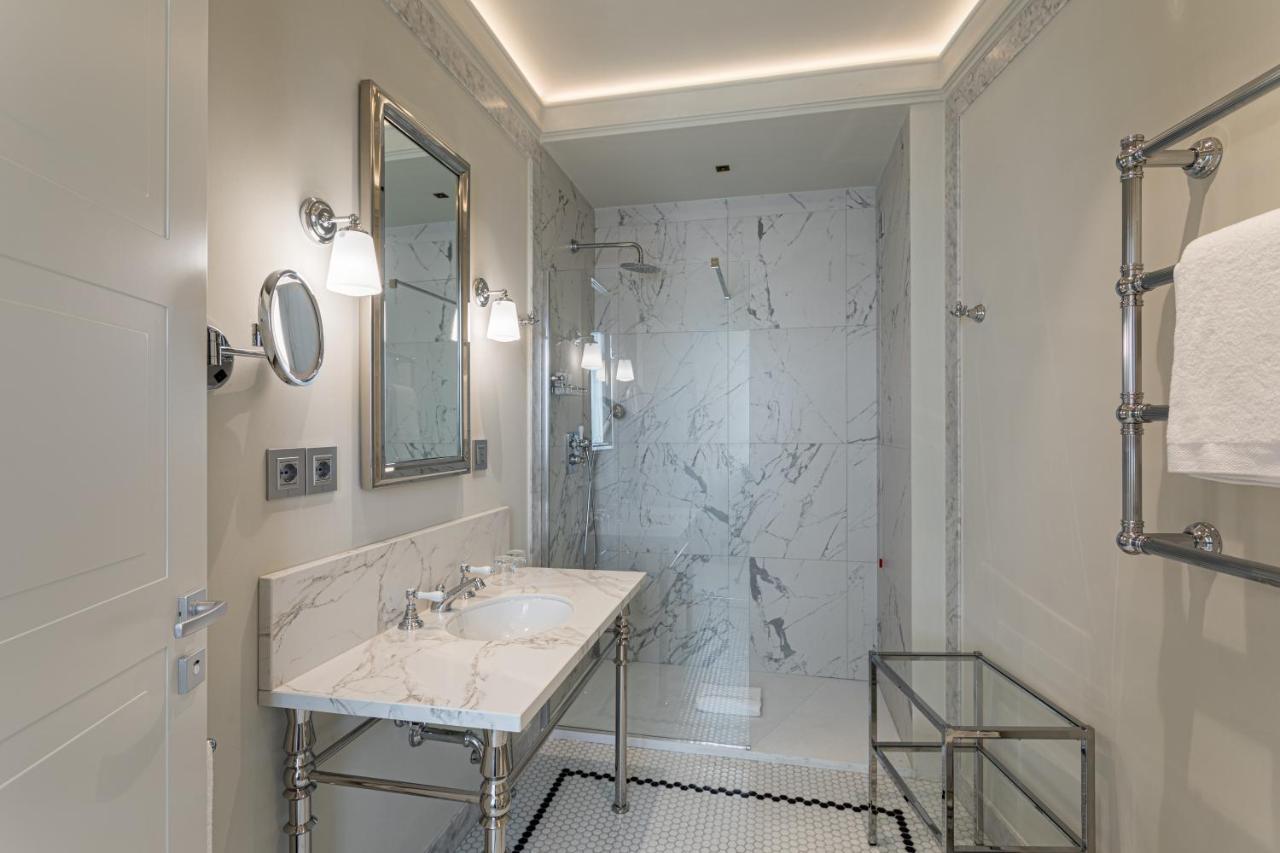 Room Mate Collection Gran Filippo, Rome-Fontana Di Trevi Exterior photo